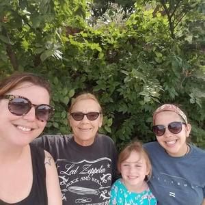 Meet your Posher, Cynthia